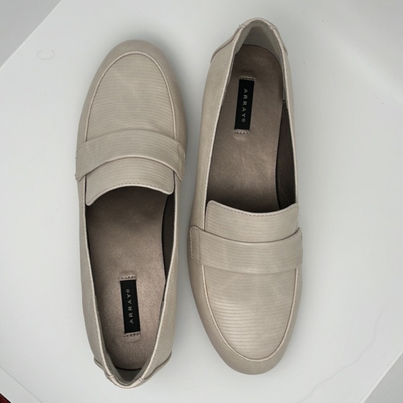 Array Regina Sand Brown Lizard Print Slip On Loafers Flats Shoes‎ Size 6.5 NEW - Picture 1 of 11